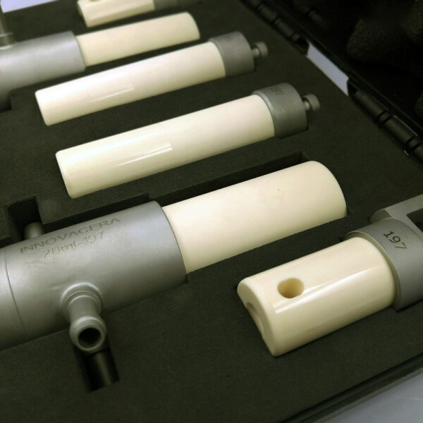Three-pieces small doses ceramic rotary valve piston metering pump